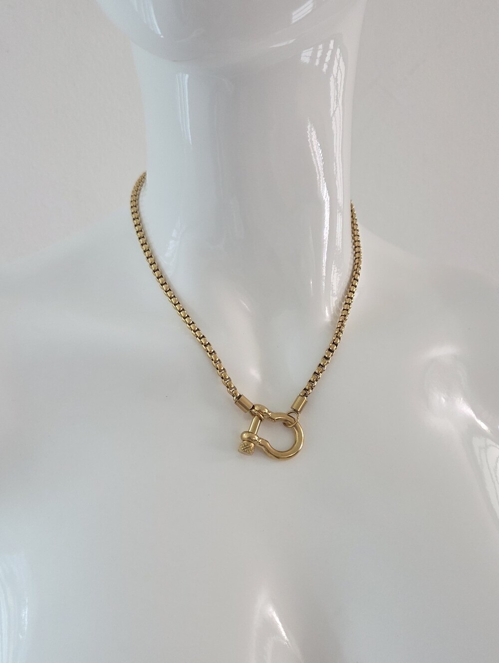 Stainless Steel Gold Plated Horseshoe Shackle Clasp Box Chain Pendant Necklace - Picture 9 of 13